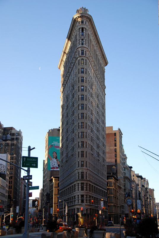 02-04 Flatiron Building Street View New York Madison Square Park